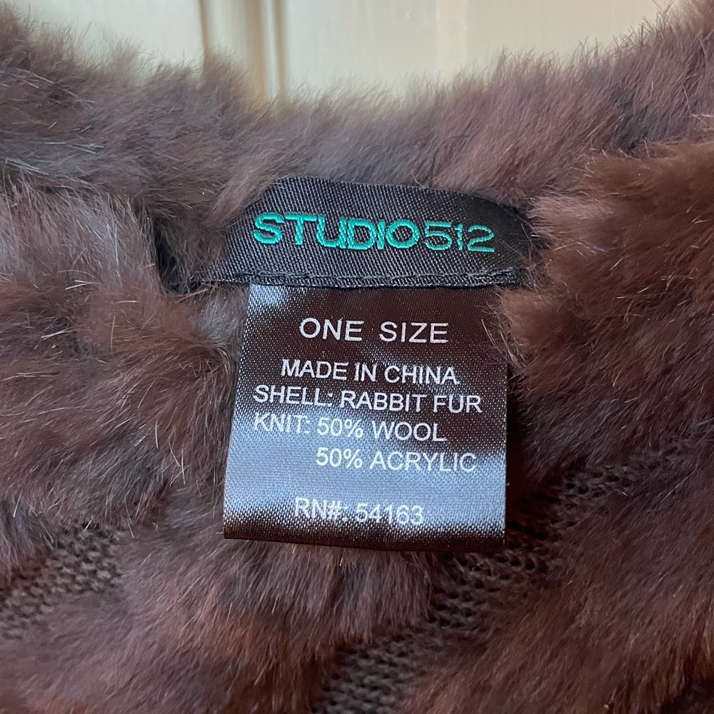 🤎Studio Plush Faux Fur Poncho in Chocolate Brown🤎 - Picture 4 of 4